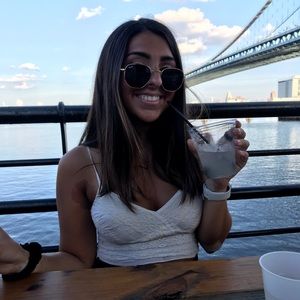 Meet your Posher, Lauren